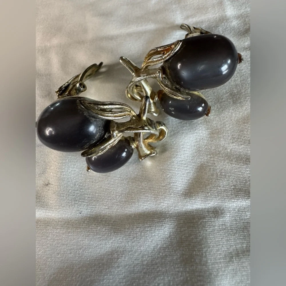 Vintage Lisner 1960’s Gray Moonstone and Silver Women's Clip on Earrings - Picture 7 of 9